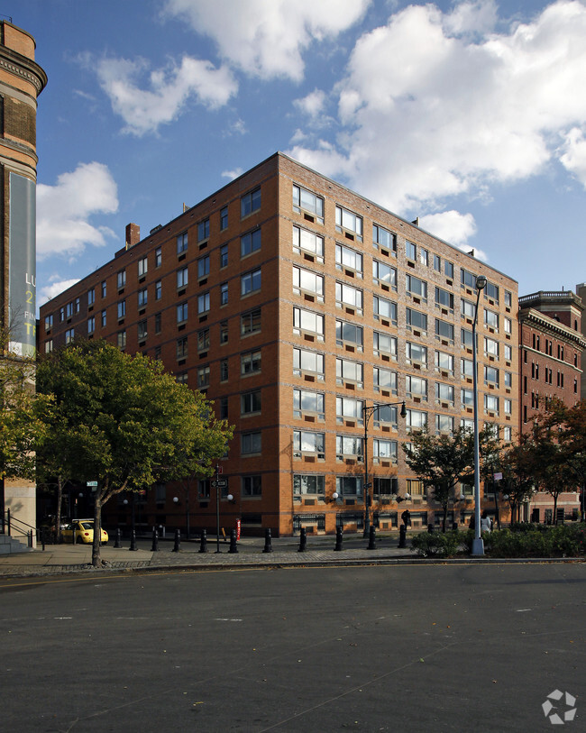 Building Photo - 110 Horatio St Rental