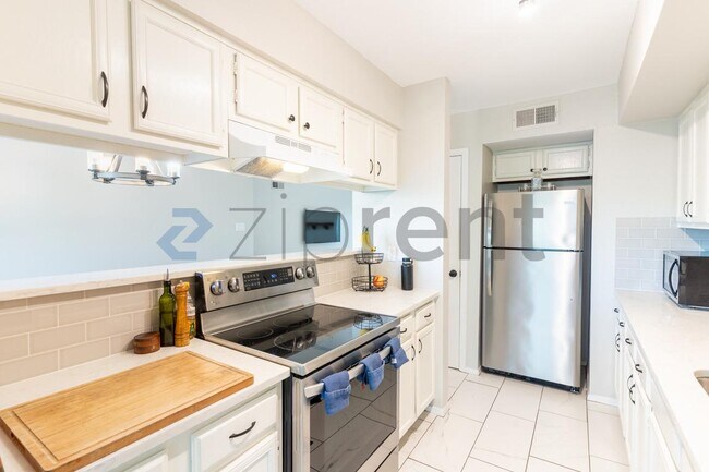 Photo - 4159 Steck Ave