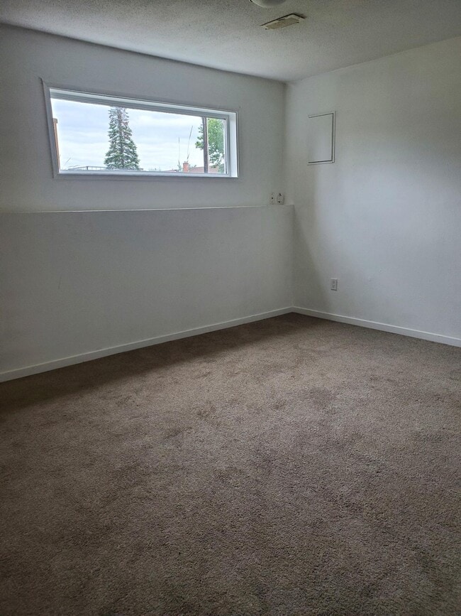 Building Photo - 2980 10th Ave