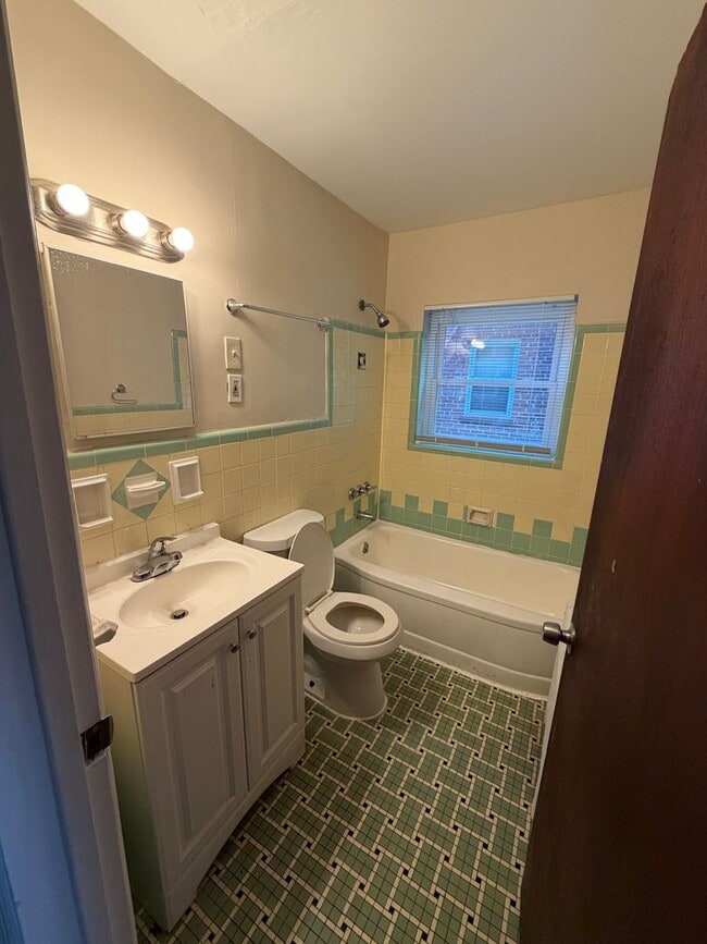 Photo - 5016 Newfield Ave Unit Apt 2