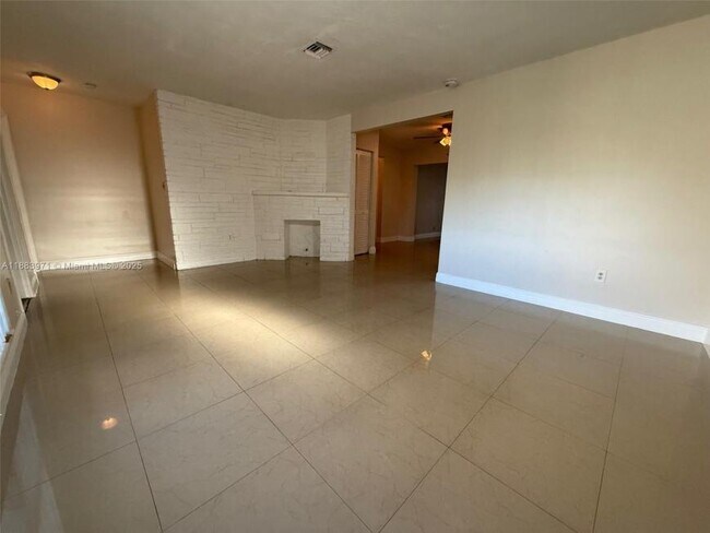 Photo - 3 bedroom in Miramar FL 33023