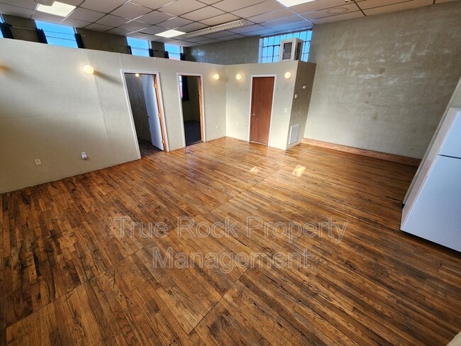 Photo - 208 E Main St