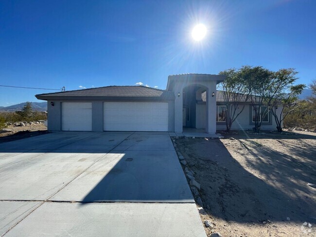 Building Photo - LUCERNE VALLEY Rental