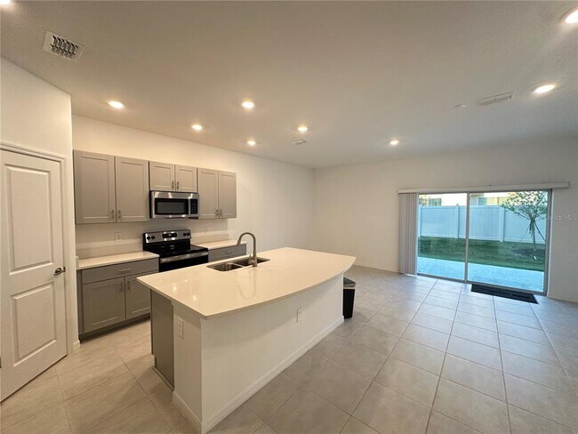 Photo - 2207 Portrait St