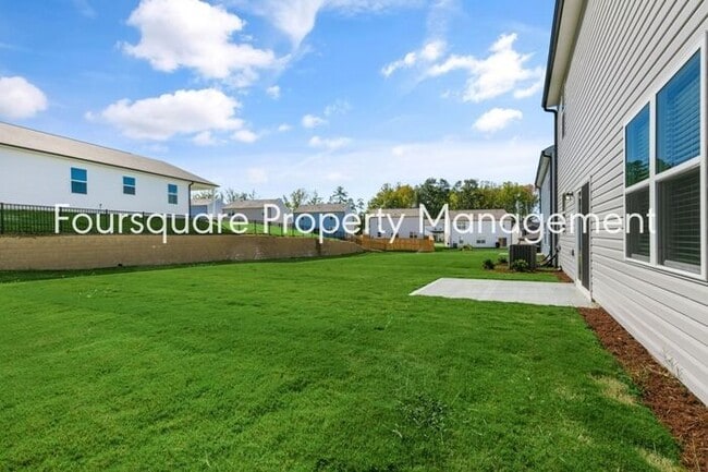 Photo - 4 Bedroom Home with 2nd Floor Loft- Kitchen Island & 2-Car Garage – Convenient Raleigh Location