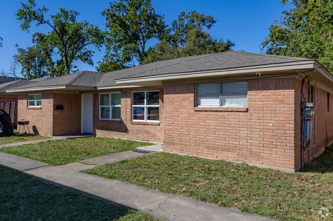 Minden Square Apartments - Minden Square Condos