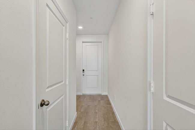 Building Photo - 483 Salisbury Cir Rental