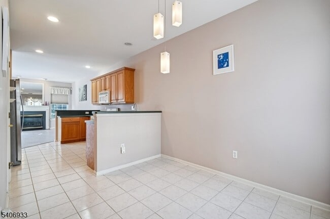 Photo - 163 Gladstone Dr