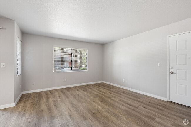2BR, 2BA - 1,015SF - Living Room