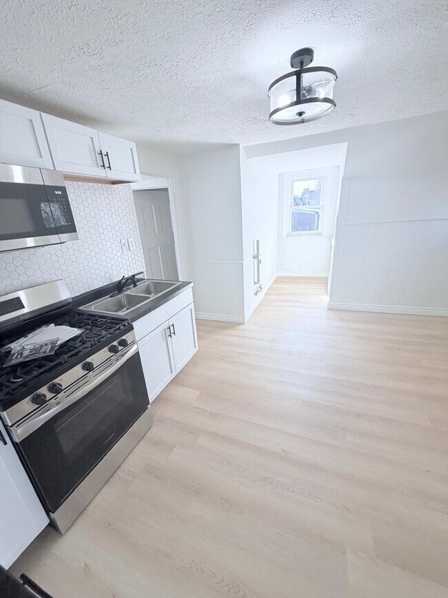 Photo - 2604 W 27th St Unidad Up