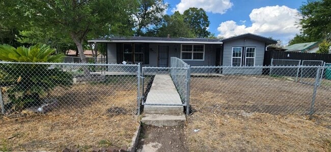 Photo - 971 Chalmers Ave