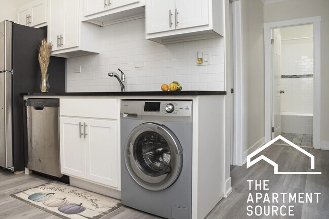 Photo - 1425 W Hutchinson St Unit 1