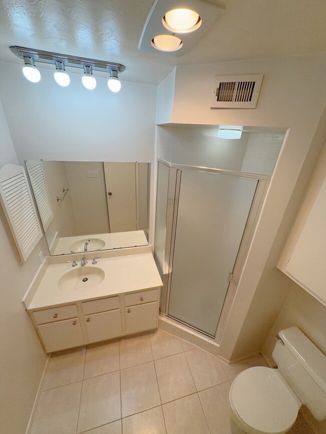 Building Photo - 2210 Dorrington St Unit 502