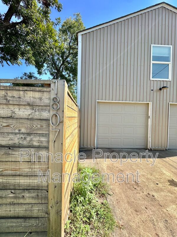 Photo - 1807 San Antonio St