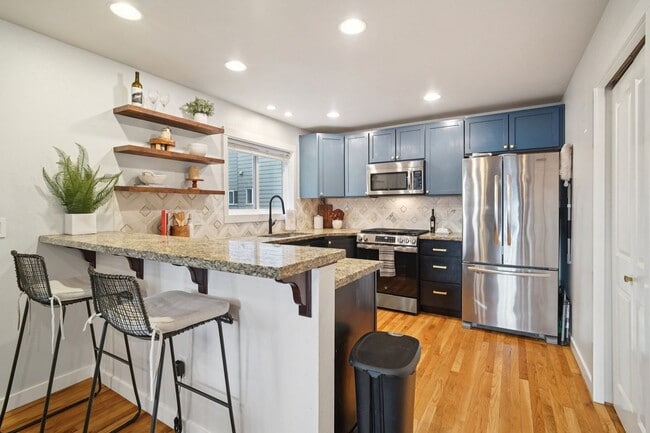 Photo - 926 N 96th St