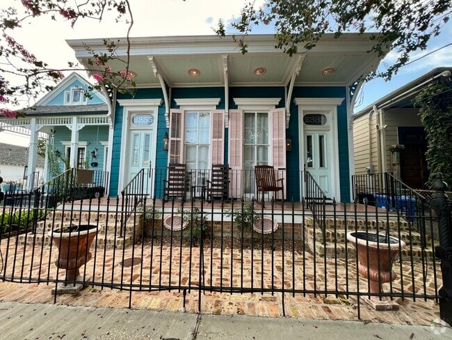 Building Photo - 2333 Chippewa St Rental