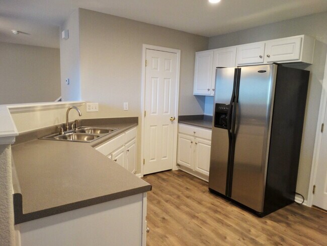 Fantastic Updated 3 Bed 2 Bath 2 Car Garage Duplex at Saddle Rock Ridge in Cherry Creek Schools!!
