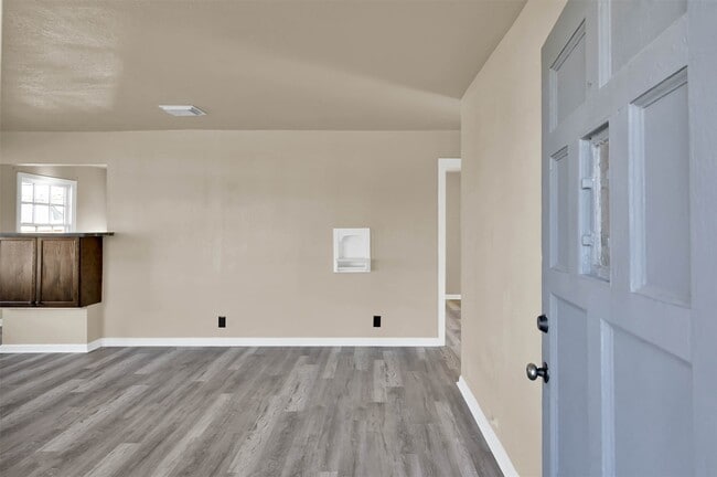 1208 Leggett Dr
