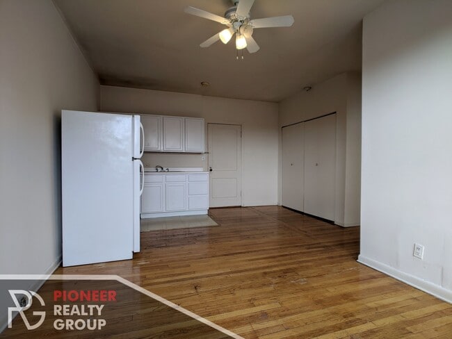 Photo - 1044 W George St Unit 302