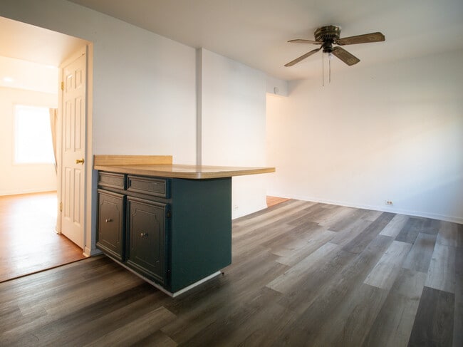 Building Photo - 905 W North Ave Rental