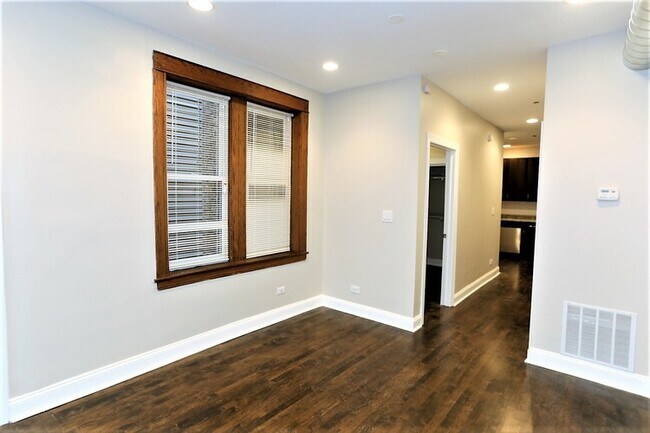 Photo - 2647 N Sacramento Ave Unit G