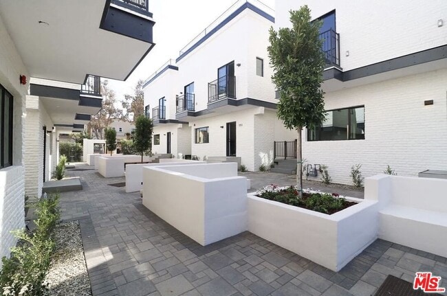 Photo - 1253 S Plymouth Blvd