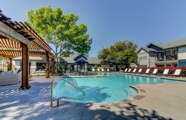Noah Apartments