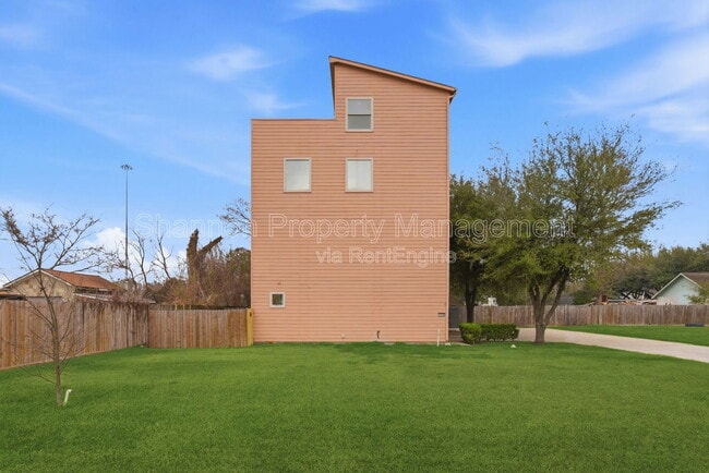 Photo - 408 Eichwurzel Ln