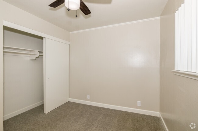 2BR, 1BA - 750SF - Bedroom