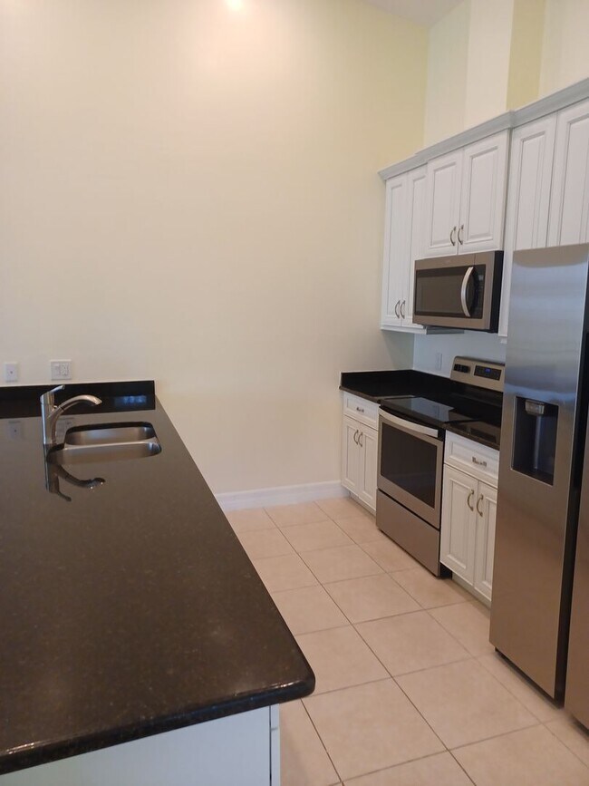 SW area 3/2/2 Duplex with a fenced in yard
