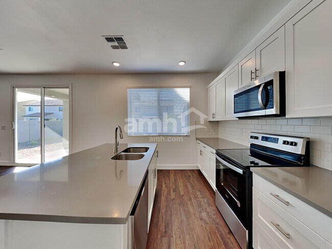 Photo - 17145 Puget Ave