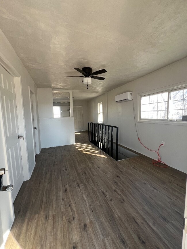 Photo - 724 W 1st Ave