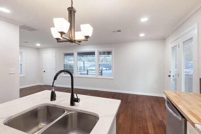 Photo - Newly Renovated 3/2 w/ Large Backyard in O...