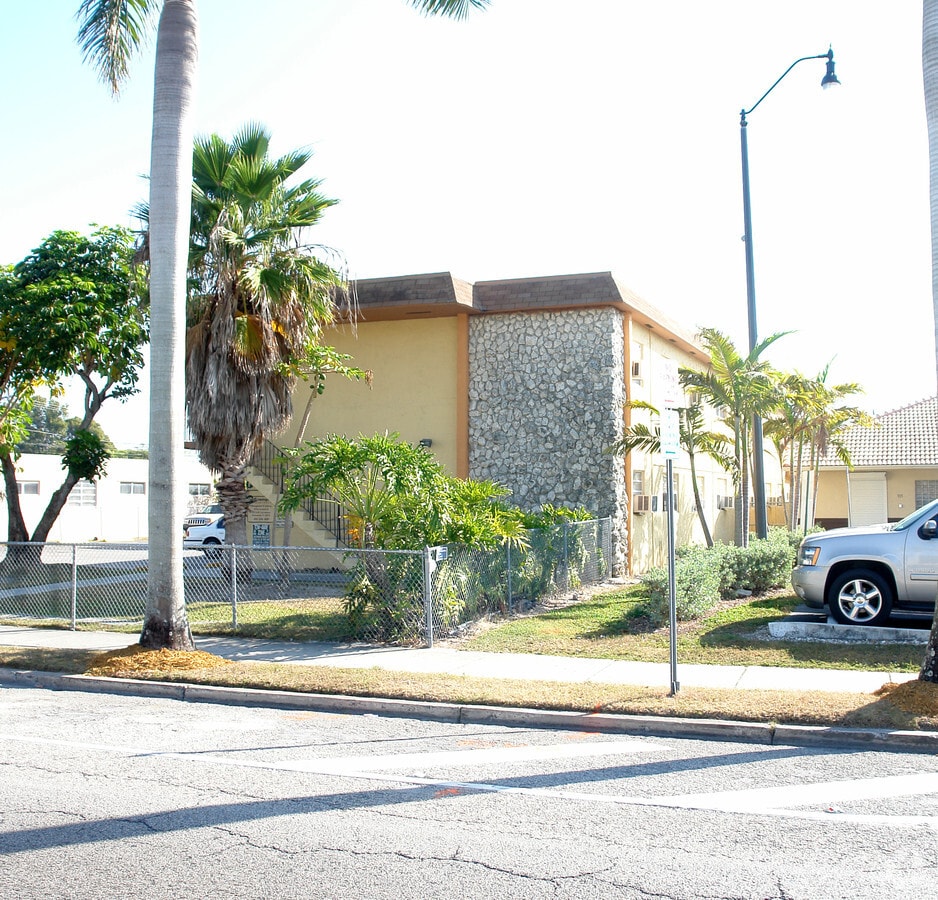 925 N Krome Ave - Gardens of Homestead