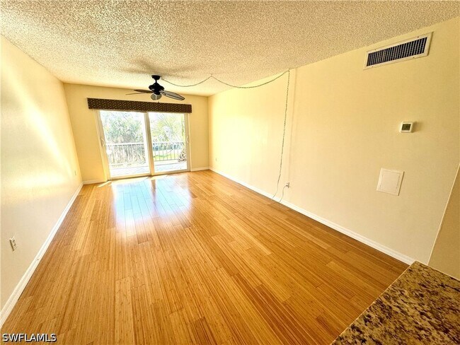 Photo - 225 Turtle Lake Ct Unidad 306
