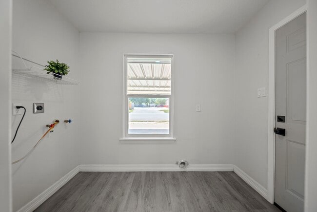 Photo - 1109 Moody St