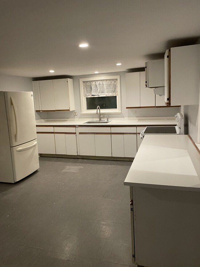 Spacious Lots of counter space - 78 Race St Unit Spacious 3 bd  Bristol