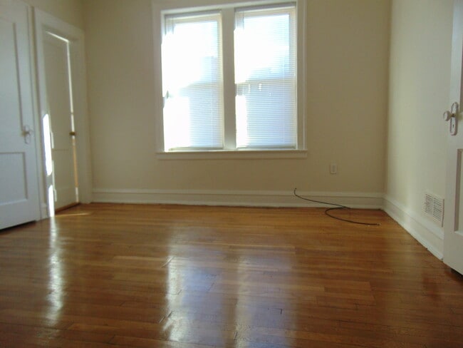 Photo - 2209 E 70th St Unidad 1E