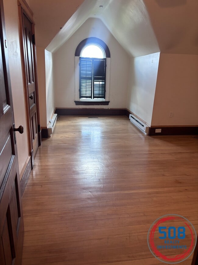 Building Photo - 667 Southbridge St Unit 3