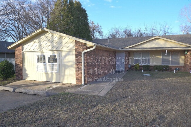 Photo - 746 W Commercial St