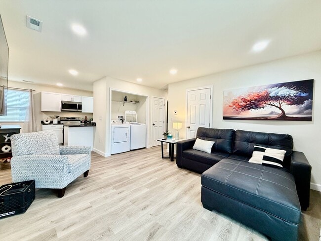 Photo - 2000 Pearl St Unit B-1313192502381583604