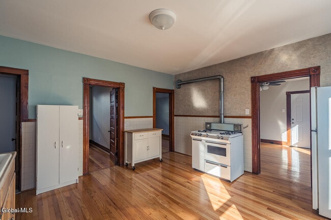 Photo - 65 Van Derveer St Unit Second Floor Front