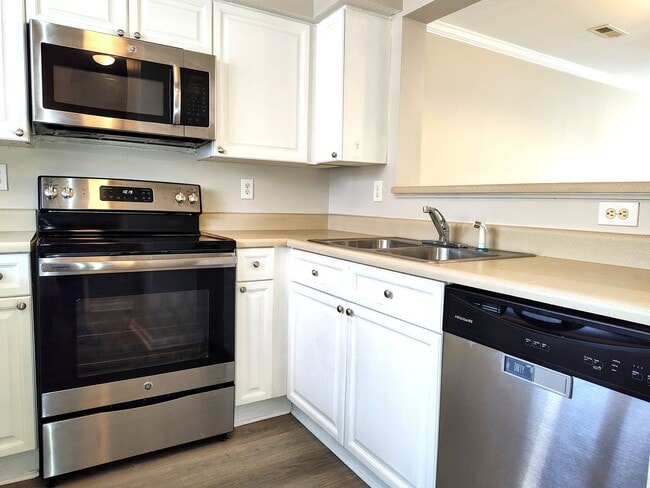 Photo - Cozy, 2 story, 2 bedroom, 2.5 bath Townhome Located in the Melrose Community!