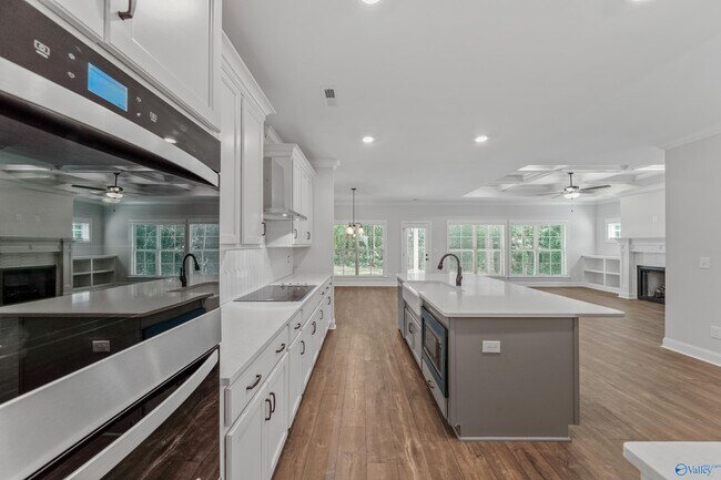 Photo - 123 Turning Leaf