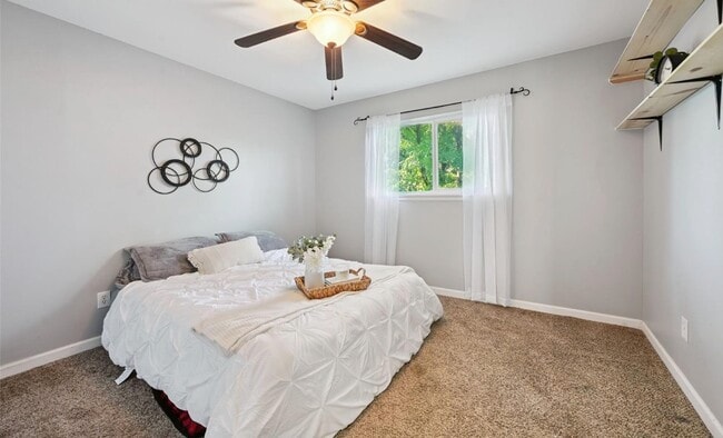 Photo - 216 Chaucer Ct