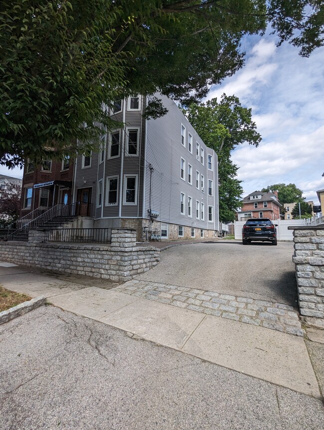 Building Photo - 20 Sherman Ave Unit 1 Rental