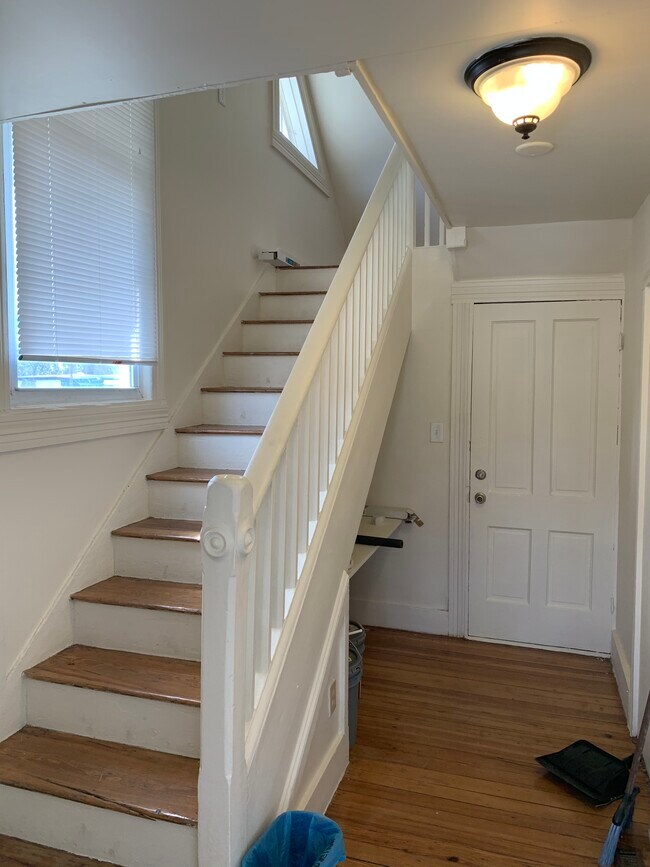 Photo - 1121 Poindexter St Unit 1121 Poindexter St Apt B