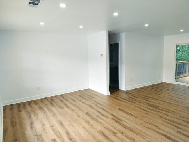 Photo - 731 N Price Rd