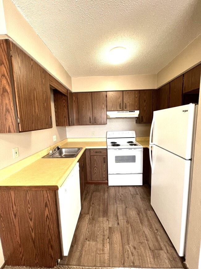 1400-2 bedroom unit-kitchen