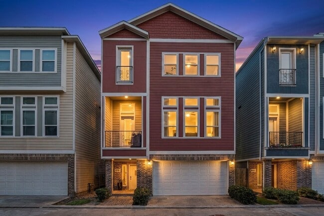 Building Photo - 2108 Oatfield Dr